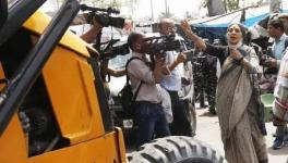 Jahangirpuri Demolitions: CPI(M)’s Brinda Karat Blocks Bulldozer; AAP Calls for Razing BJP HQ