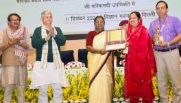 Bineesha Mustafa, president of Perumbadappa gram panchayat, receiving the award from President Droupadi Murmu (Photo sourced by Navya PK)