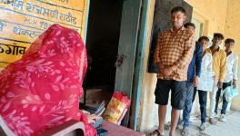 Queue at the ration shop (Photo - Sharik Akhtar Durrani, 101Reporters)