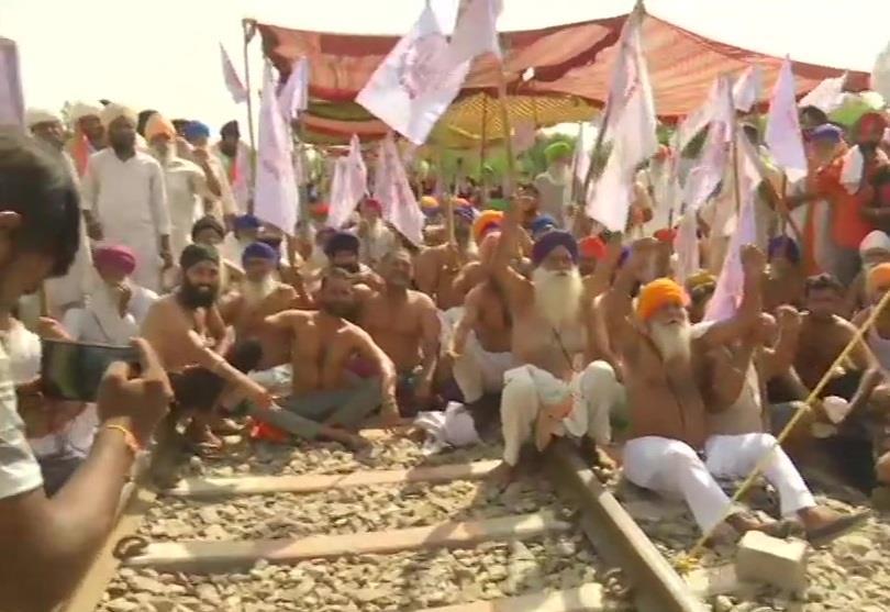 Farmers protest against Farm Bills.