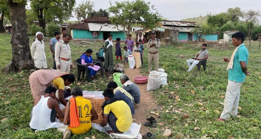 This is the first time that the villagers of Betul district are dealing with such a large order for mahua flowers (Photo - Nandkishor Pawar, 101Reporters)