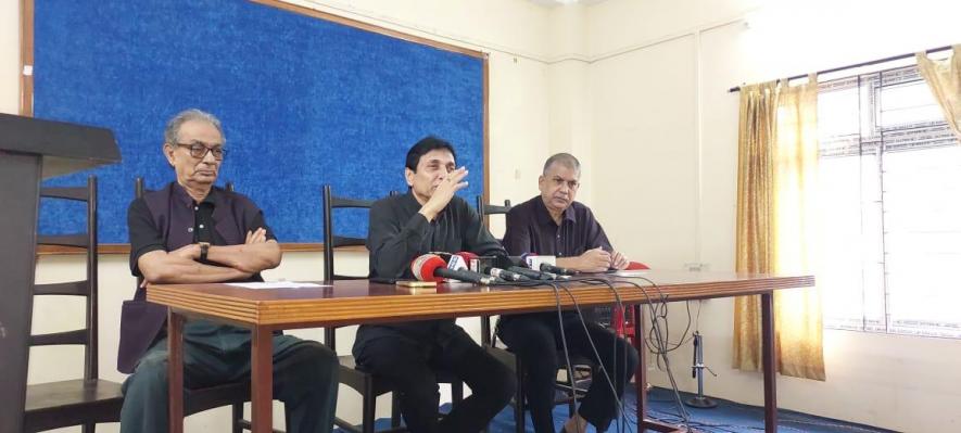 Addressing the press, prominent journalists and editors questioned the police crackdown on NewsClick; Guwahati, October 6. 