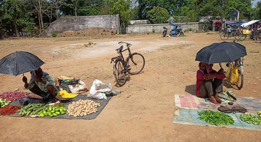 Farmers turned vegetable sellers at Kenduadihi in Bankura