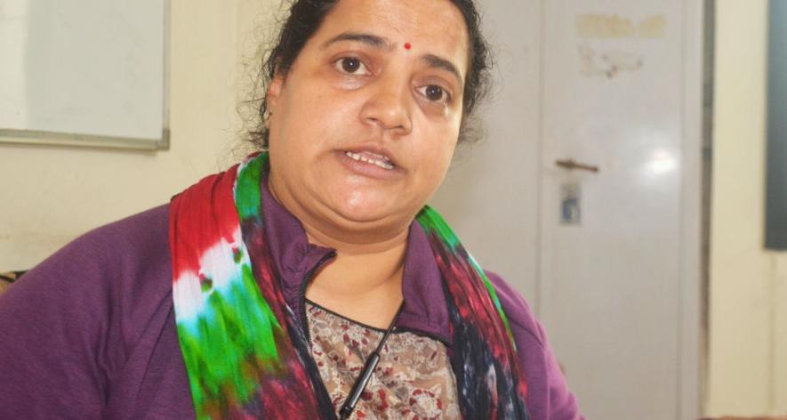 Pankti Jog talks about struggles of women workers (Photo - Amarendra Kishore, 101Reporters)