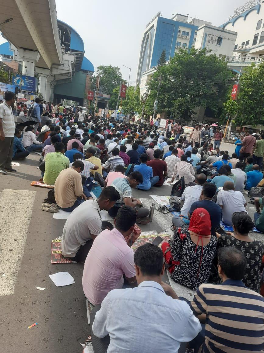 Teachers intensify protests as WBSSC fails to publish promised list on April 21.