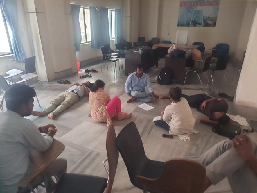 Sacked non- teaching staff are continuing their hunger strike in the West Bengal Secondary Board of Education office.