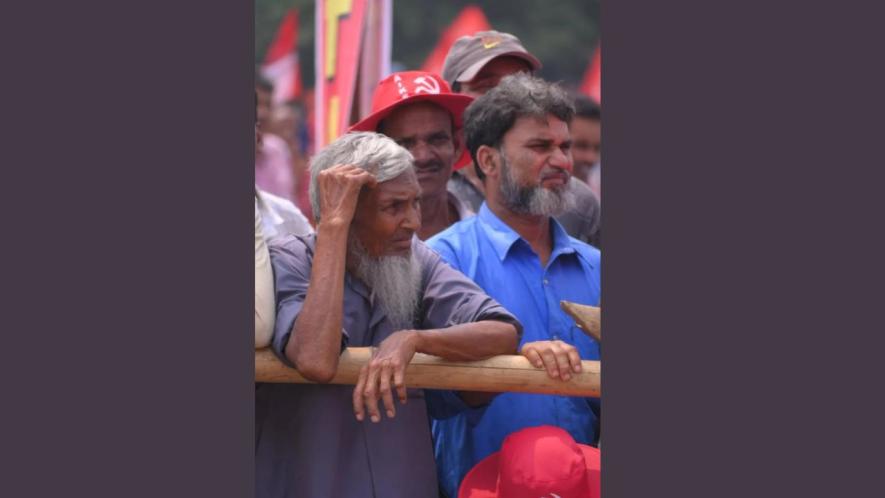 Rallyists listening to Left mass organisation leaders at Brigade Parade Ground, Kolkata, on Sunday, April 21, 2025.