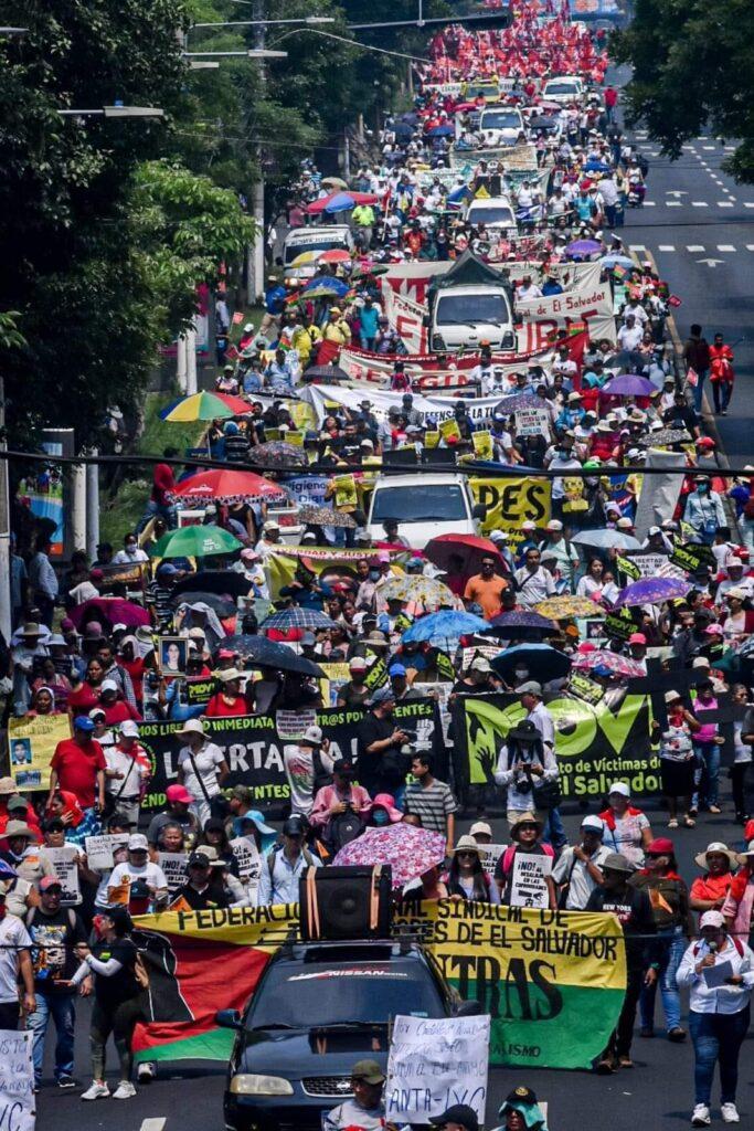 Dozens of organizations march on May 1, 2024. Photo: Bloque de Resistencia y Rebeldía Popular