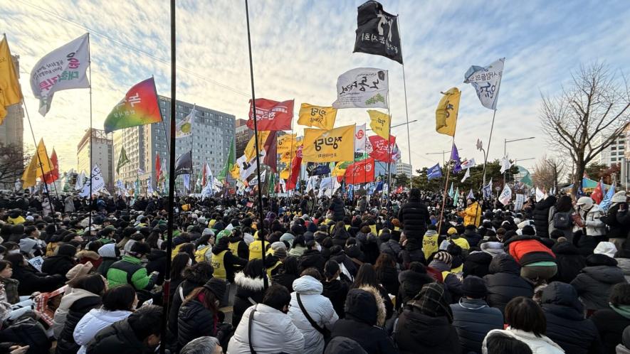 Protest outside the National Assembly on December 7, the day of the impeachment vote. Photo: International Strategy Center (@goiscorg)