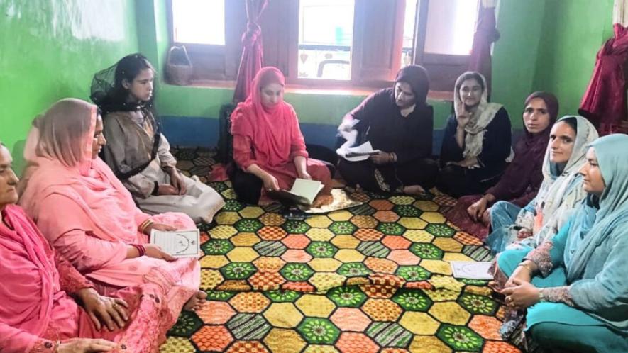 Shamshada Bano with her SHG which has become a space for informal leadership and collective empowerment (Photo by Arsalan Bhukari, 101Reporters) 