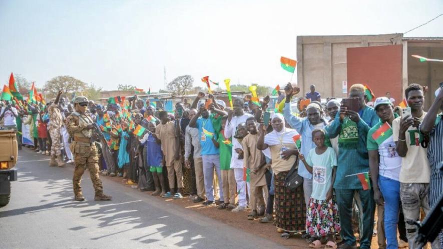 People in Ziniaré, Burkina Faso, greeting Ibrahim Traoré on March 20, 2025. Photo: Presidence Burkina