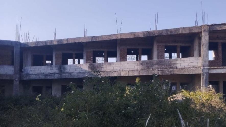 Construction work stopped by the University after the high court ruling on the writ petitions (Photo - Nisha Kumari, 101Reporters)