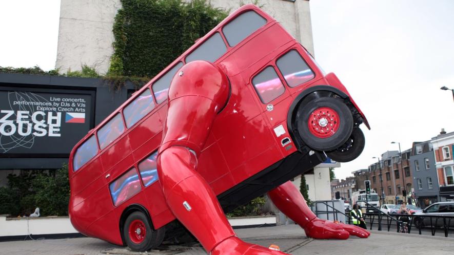 London Booster by David Černý