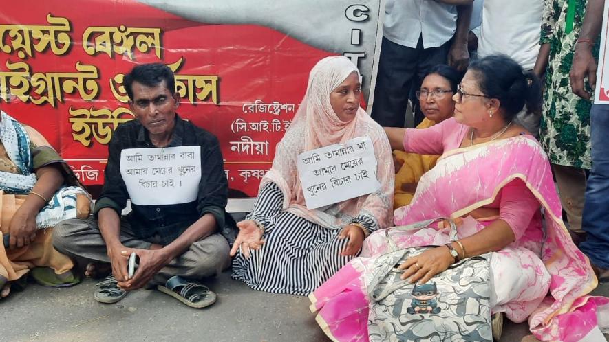  Tamanna’s parents Sabina and Hossain Sheikh staged a sit-in outside the S.P office of Krishnanagar on Wednessday ( July 23) demanding justice for Tamanna and against the brutal attack on their neighbour's home.   