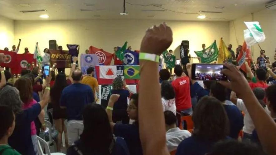 Voting is in person and can take place in physical or digital ballot boxes, organized by volunteers in neighborhoods and cities across the country. Photo: Caio Jardim