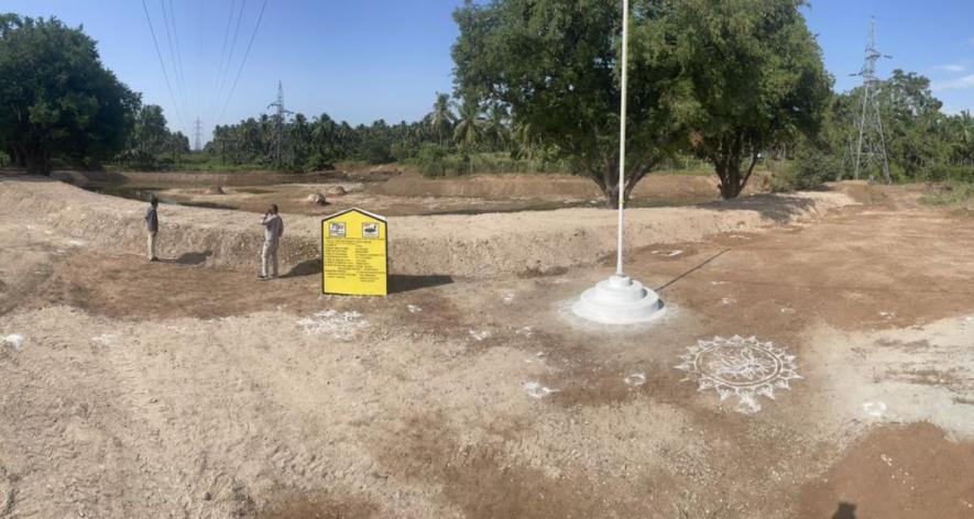 Before water accumulated in the check dam built under the Amrit Sarovar scheme (Photo - Prasanth Shanmugasundaram, 101Reporters).