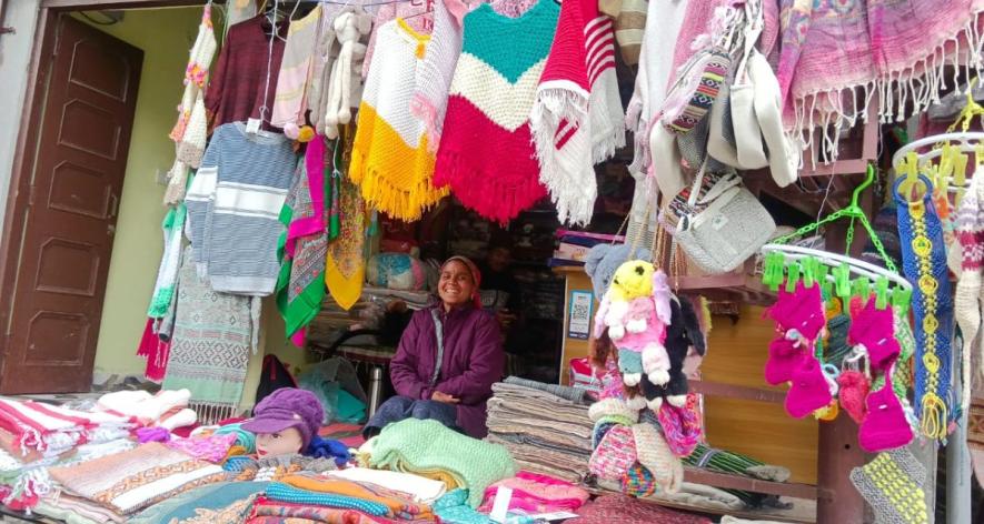 Shop with woollen articles at Mana village (Photo - Varsha Singh, 101Reporters).