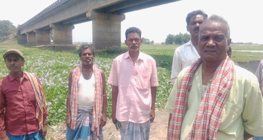 The fishermen of Udhwa expressing their challenges (Photo - Rahul Singh, 101Reporters).