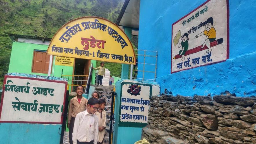 Children are still waiting for their teachers (Photo - Surinder Kumar, 101Reporters).