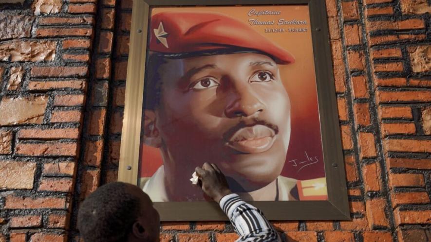 Portrait of assassinated Burkinabé President Thomas Sankara in Niamey, Niger. Photo: Pedro Stropasolas