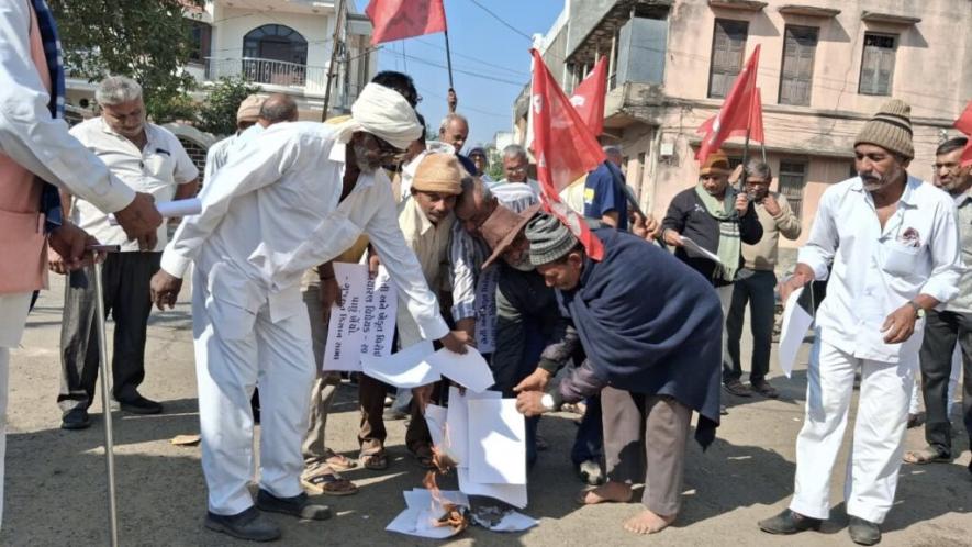 Farmers organized with All India Kisan Sabha (AIKS) in Rajkot, Gujarat. Photo: AIKS