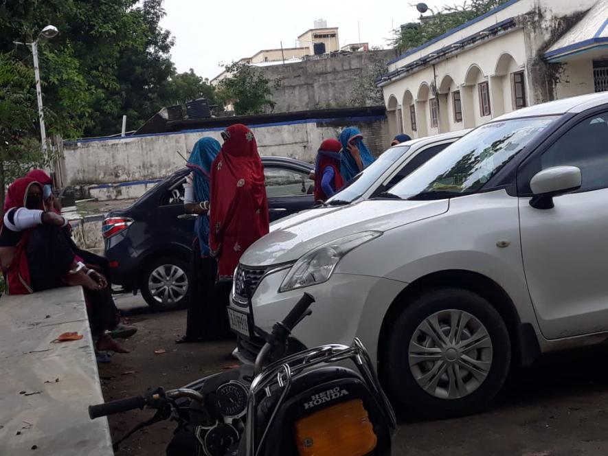 Woman Delivers Still-Born, Family Blames Gujarat Police for Holding Them up for Not Wearing Masks